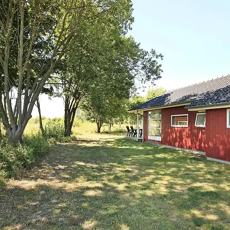 Escape With Country Views *